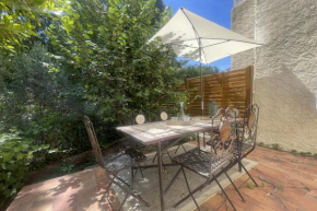 Spacious house with terrace in Castellet